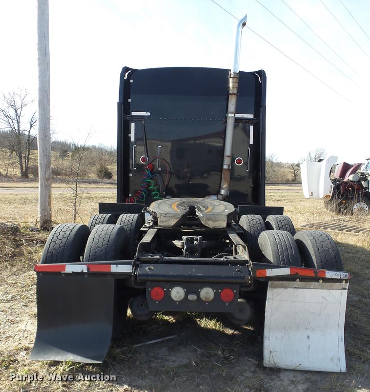image for item J2645 2007 Kenworth T600 semi truck