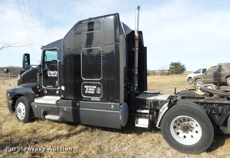 image for item J2645 2007 Kenworth T600 semi truck