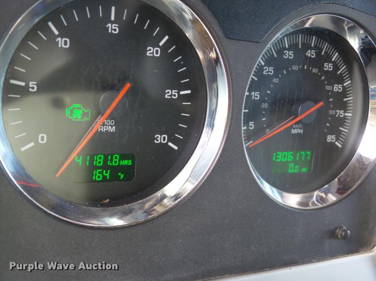 image for item J2645 2007 Kenworth T600 semi truck