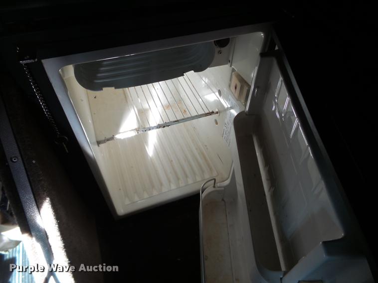 image for item J2645 2007 Kenworth T600 semi truck