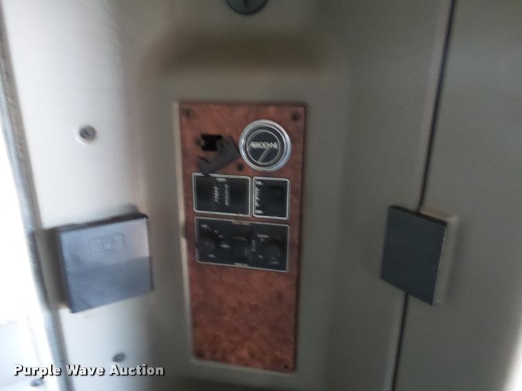 image for item J2645 2007 Kenworth T600 semi truck