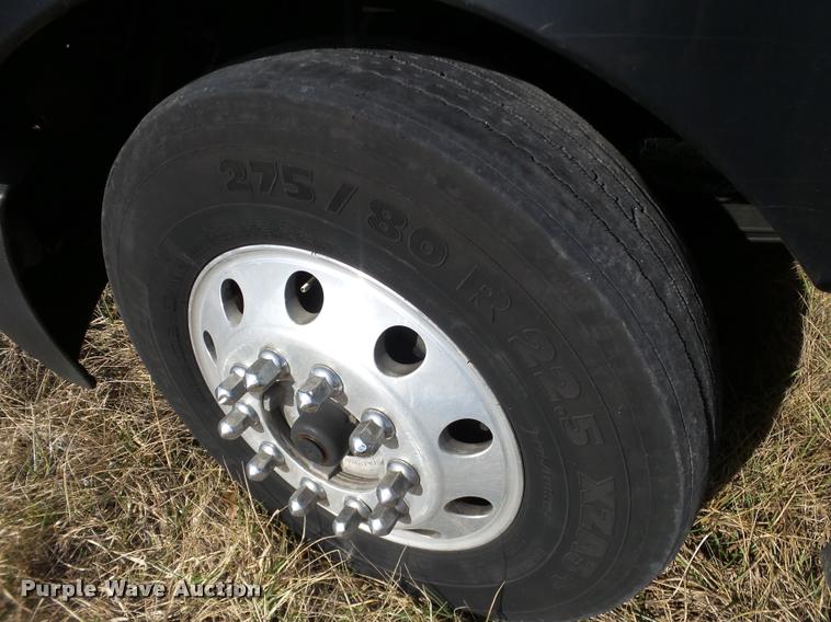 image for item J2645 2007 Kenworth T600 semi truck