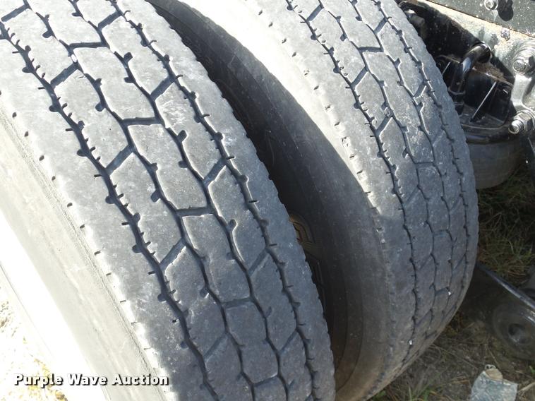 image for item J2645 2007 Kenworth T600 semi truck