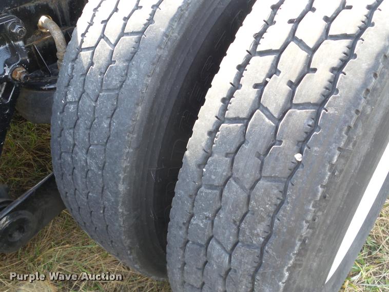 image for item J2645 2007 Kenworth T600 semi truck