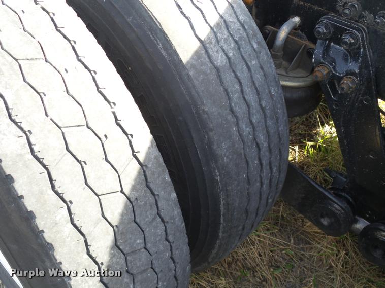 image for item J2645 2007 Kenworth T600 semi truck