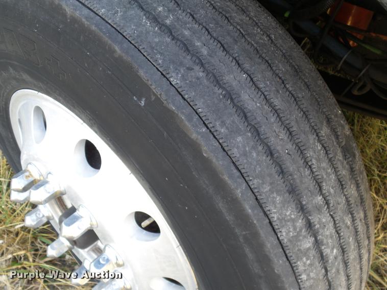 image for item J2645 2007 Kenworth T600 semi truck