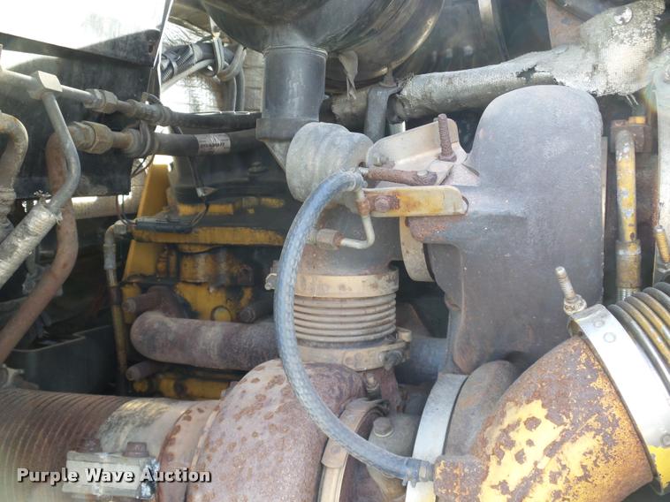 image for item J2645 2007 Kenworth T600 semi truck