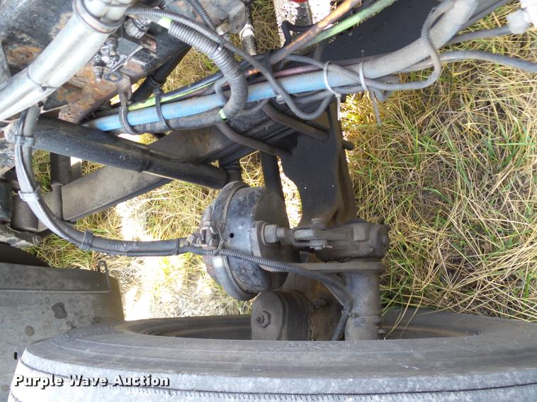 image for item J2645 2007 Kenworth T600 semi truck