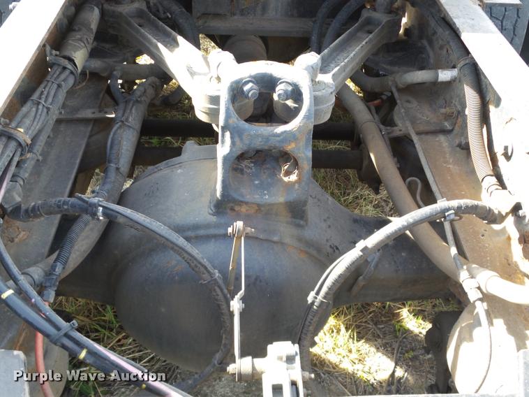 image for item J2645 2007 Kenworth T600 semi truck