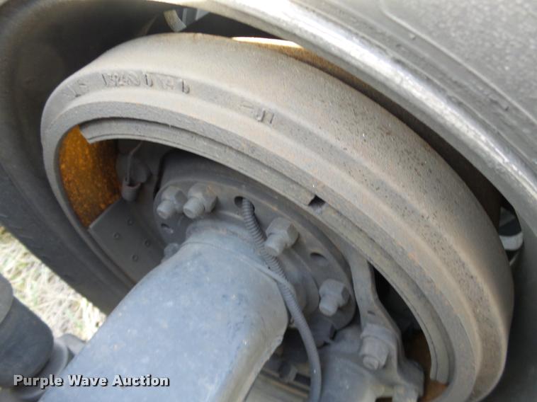 image for item J2645 2007 Kenworth T600 semi truck