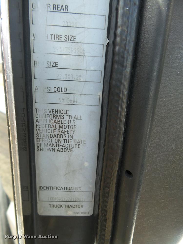 image for item J2645 2007 Kenworth T600 semi truck