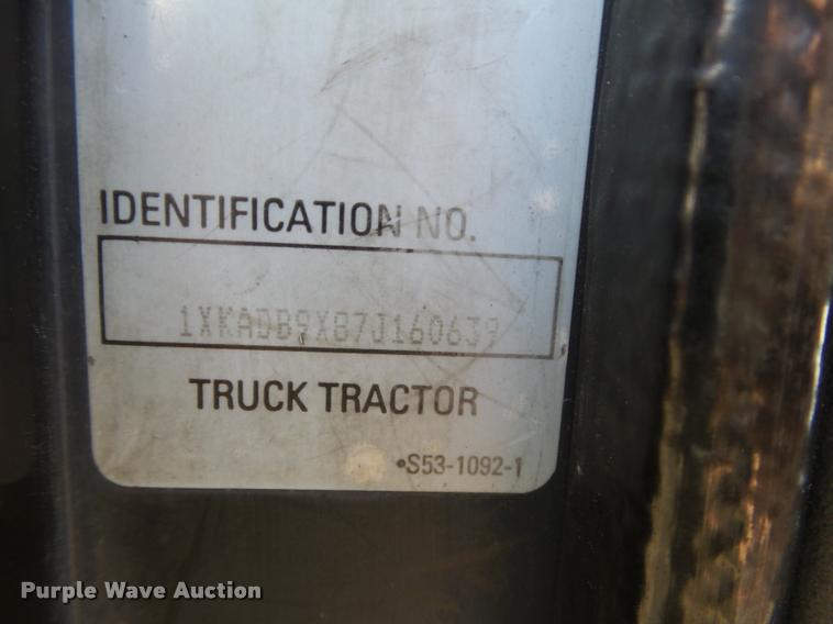 image for item J2645 2007 Kenworth T600 semi truck