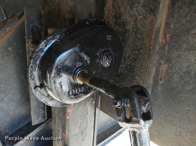 image for item K3347 1987 Fruehauf drop deck trailer