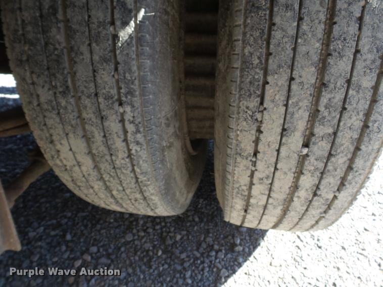 image for item K3347 1987 Fruehauf drop deck trailer