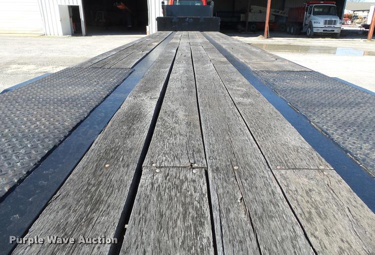 image for item K3347 1987 Fruehauf drop deck trailer