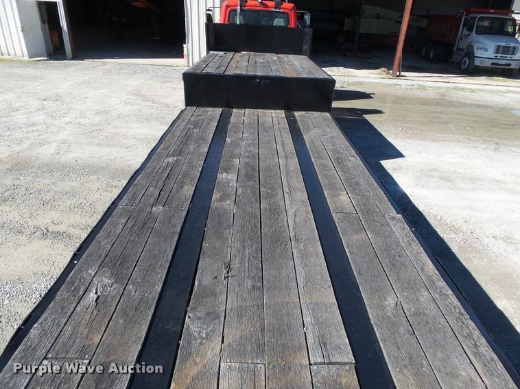 image for item K3347 1987 Fruehauf drop deck trailer