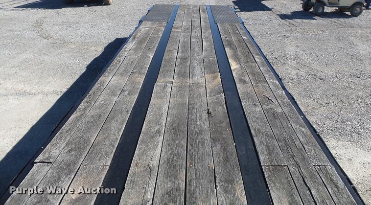 image for item K3347 1987 Fruehauf drop deck trailer