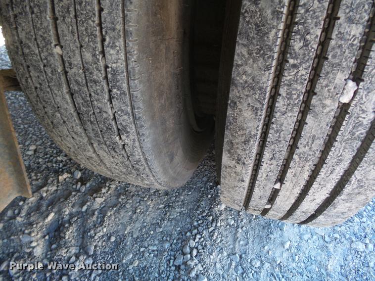 image for item K3347 1987 Fruehauf drop deck trailer