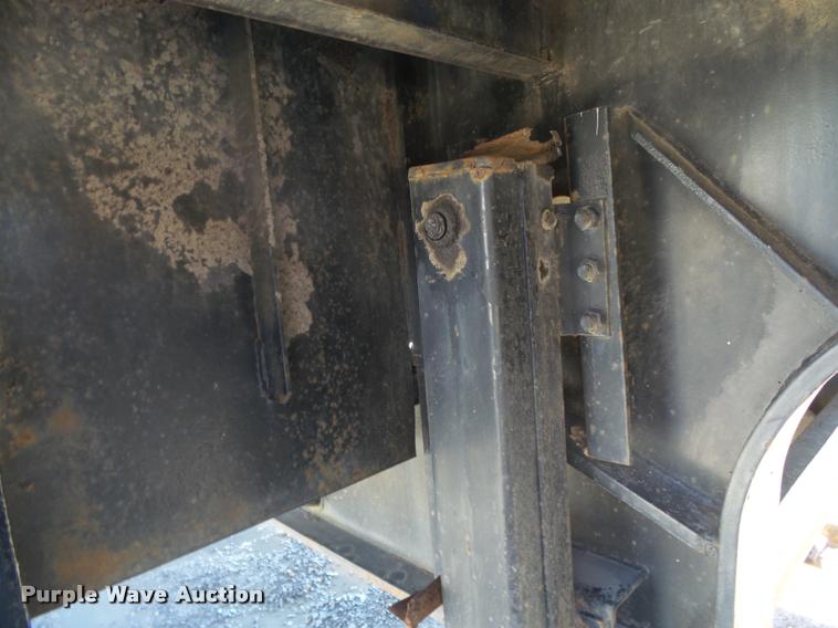 image for item K3347 1987 Fruehauf drop deck trailer