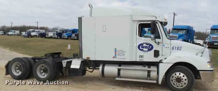 image for item K5767 2005 Freightliner Columbia semi truck