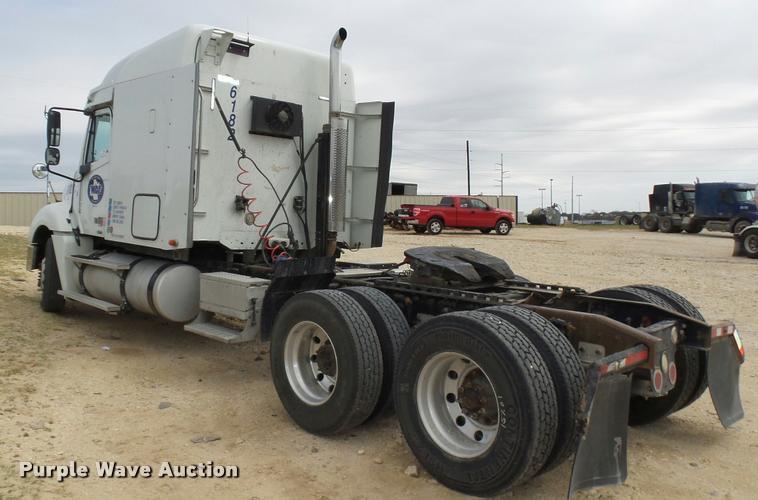 image for item K5767 2005 Freightliner Columbia semi truck