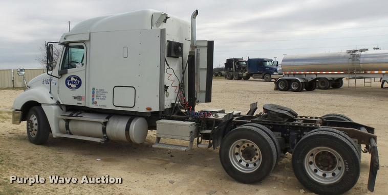 image for item K5767 2005 Freightliner Columbia semi truck