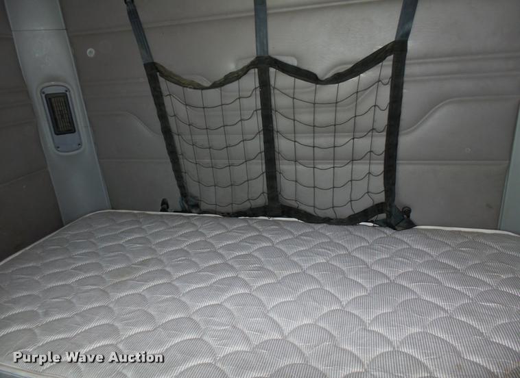 image for item K5767 2005 Freightliner Columbia semi truck