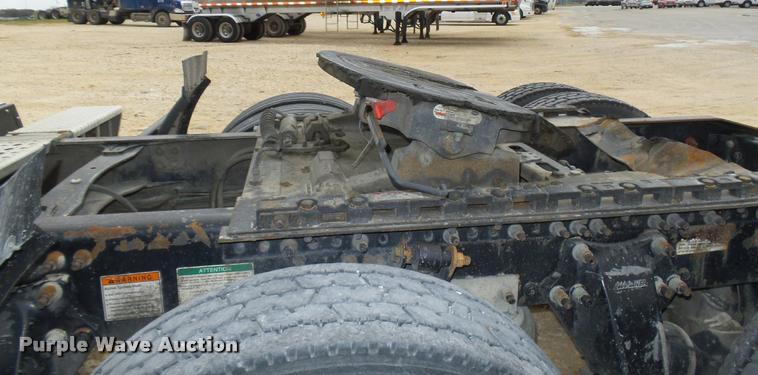 image for item K5767 2005 Freightliner Columbia semi truck