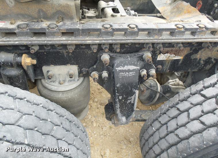 image for item K5767 2005 Freightliner Columbia semi truck