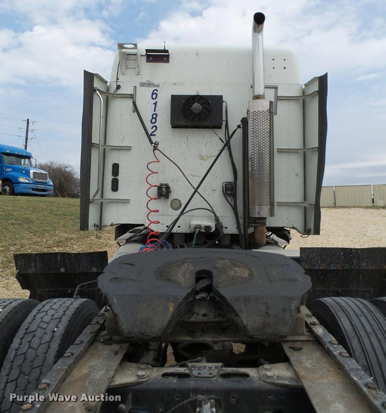 image for item K5767 2005 Freightliner Columbia semi truck