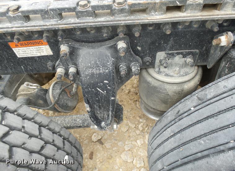 image for item K5767 2005 Freightliner Columbia semi truck