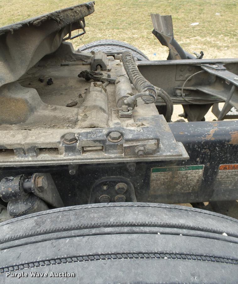 image for item K5767 2005 Freightliner Columbia semi truck