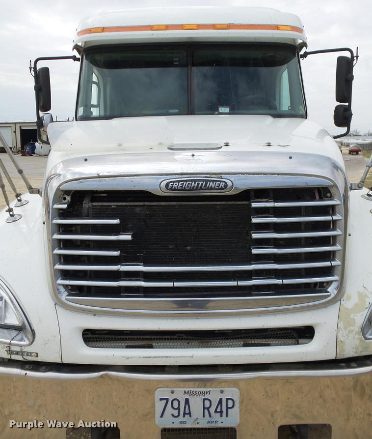 image for item K5767 2005 Freightliner Columbia semi truck