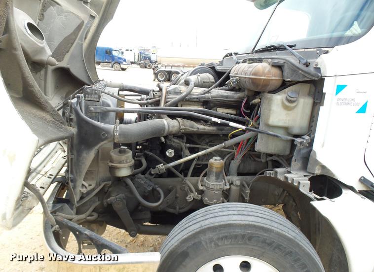 image for item K5767 2005 Freightliner Columbia semi truck