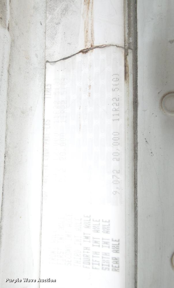 image for item K5767 2005 Freightliner Columbia semi truck