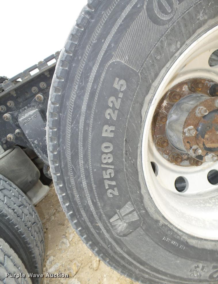 image for item K5767 2005 Freightliner Columbia semi truck