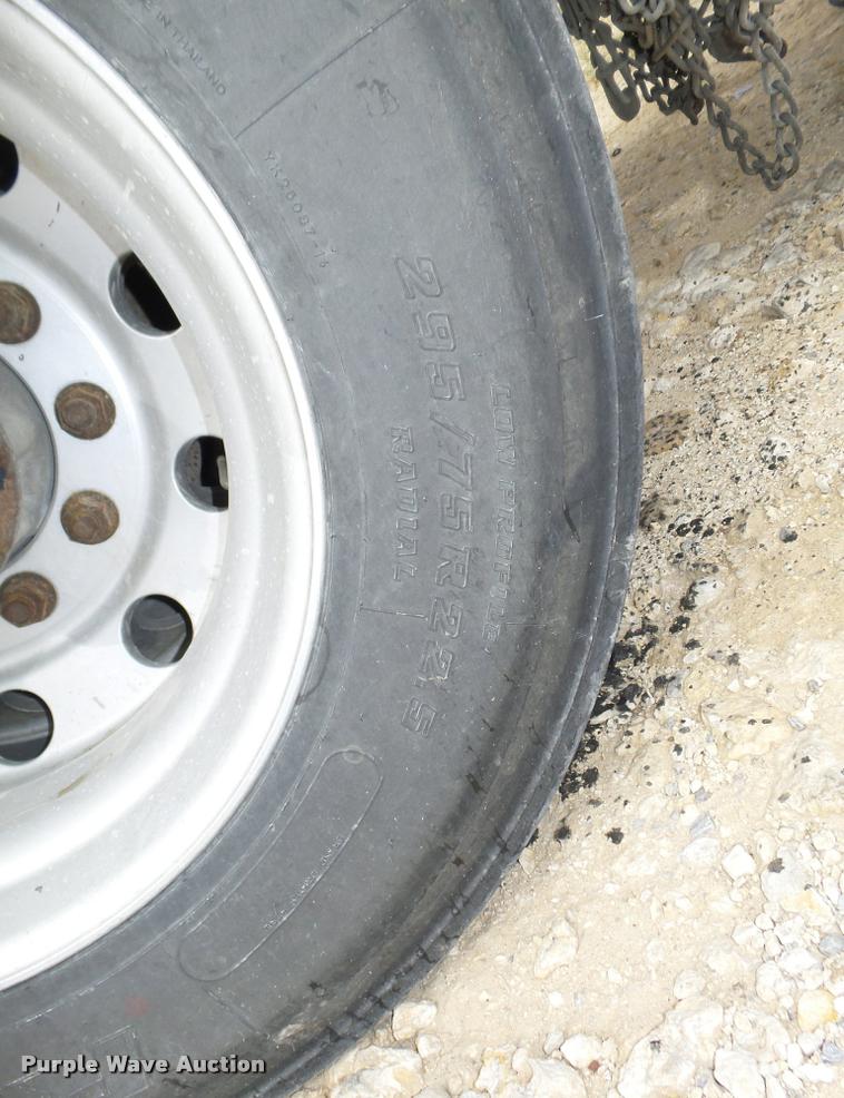 image for item K5767 2005 Freightliner Columbia semi truck