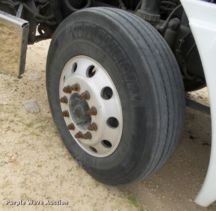 image for item K5767 2005 Freightliner Columbia semi truck