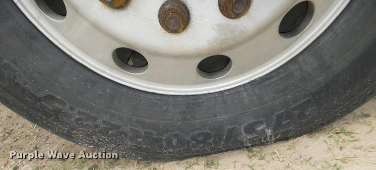 image for item K5767 2005 Freightliner Columbia semi truck