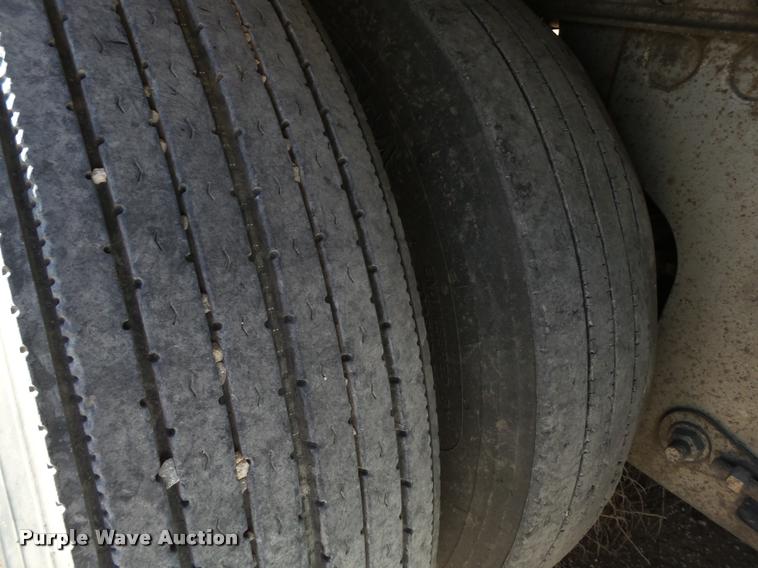 image for item L1625 2006 Lufkin dry van trailer