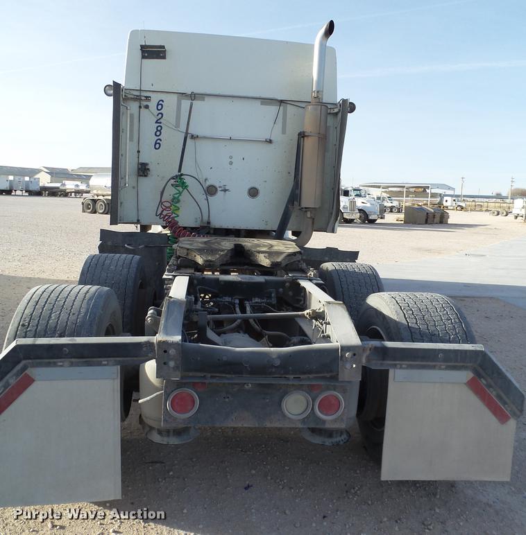 image for item L1628 2007 International 9400i semi truck