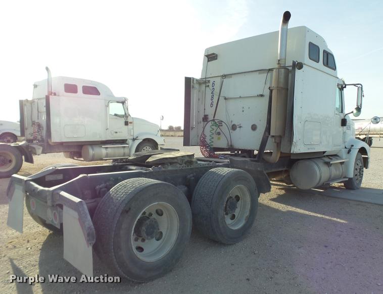 image for item L1628 2007 International 9400i semi truck