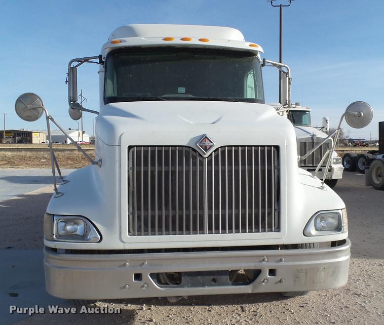 image for item L1628 2007 International 9400i semi truck