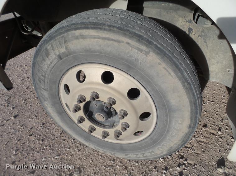 image for item L1628 2007 International 9400i semi truck