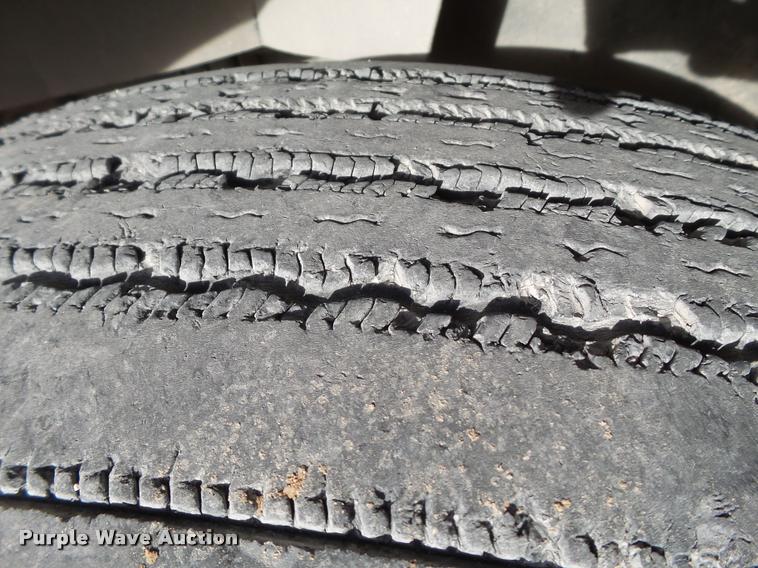 image for item L1628 2007 International 9400i semi truck