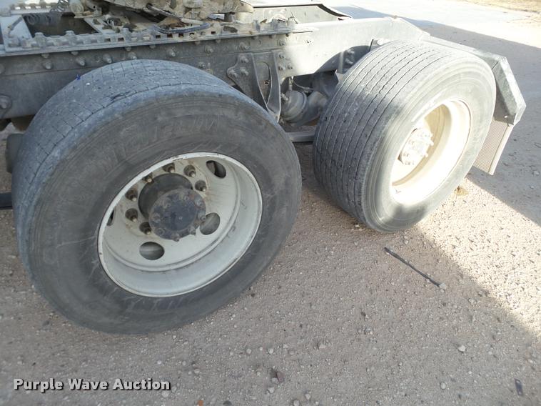 image for item L1628 2007 International 9400i semi truck