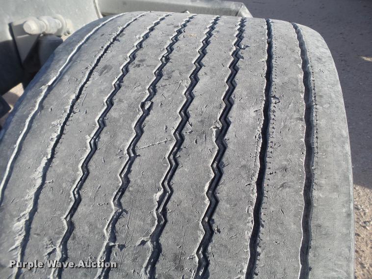 image for item L1628 2007 International 9400i semi truck