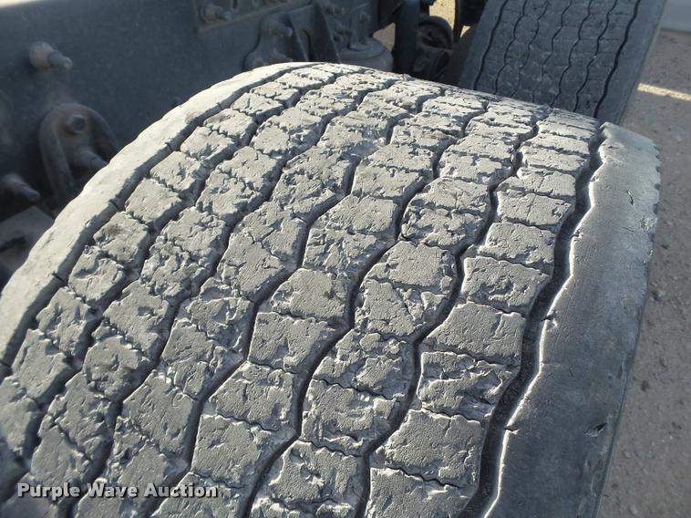 image for item L1628 2007 International 9400i semi truck