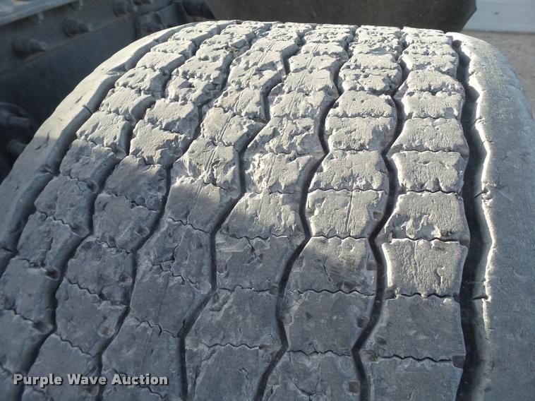 image for item L1628 2007 International 9400i semi truck