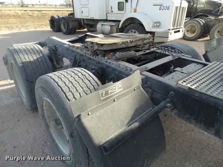 image for item L1628 2007 International 9400i semi truck